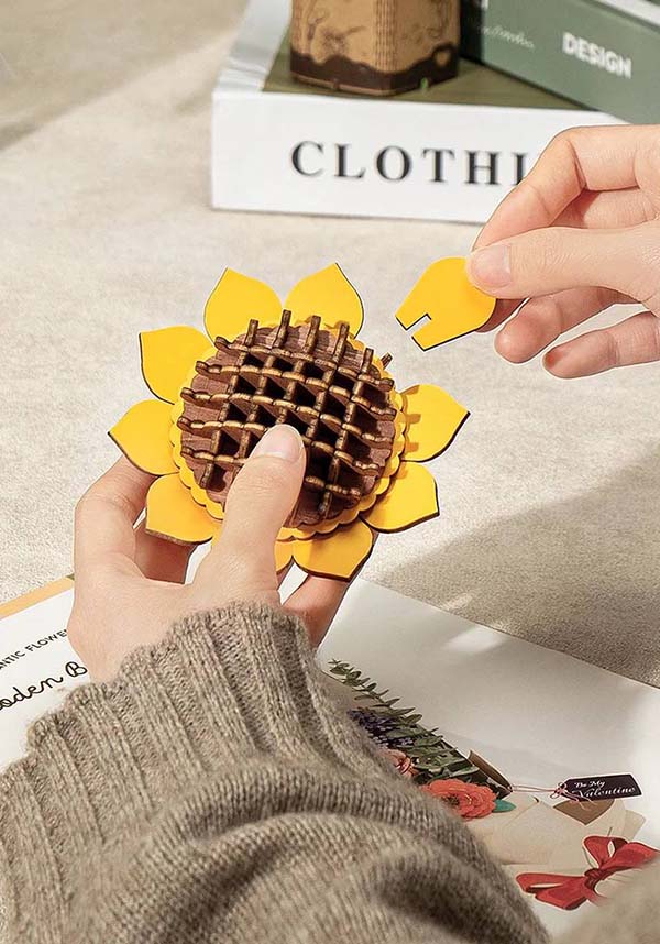 Rolife Preservable 3D Wooden Flower Bouquet Puzzle for Home Decoration
