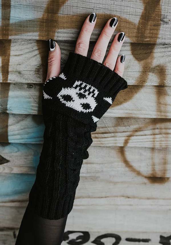 Stylish Cable - Knit Fingerless Gloves with Skull & Crossbones Design