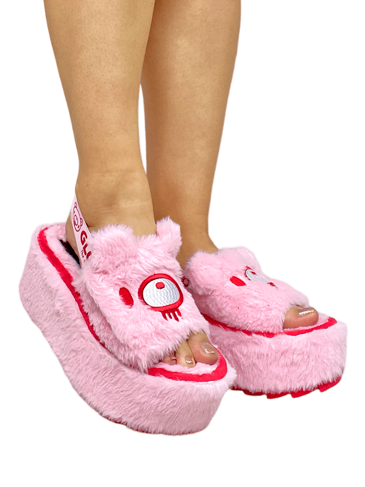 YRU's Pink Qozii Gloomy Bear-themed Fashionable Platform Slides for Trendy Wear