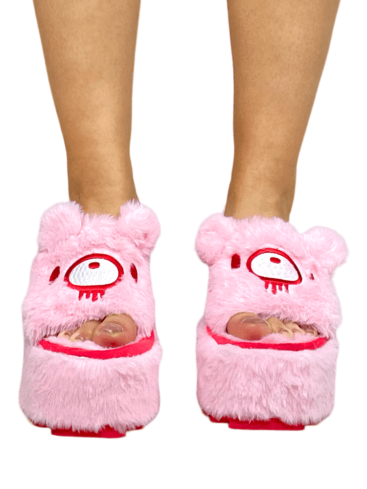 YRU's Pink Qozii Gloomy Bear-themed Fashionable Platform Slides for Trendy Wear
