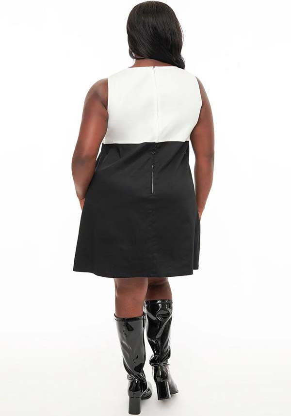 1960s Style Black and White Color - Blocked Pumpkin Head Embroidered Shift Dress