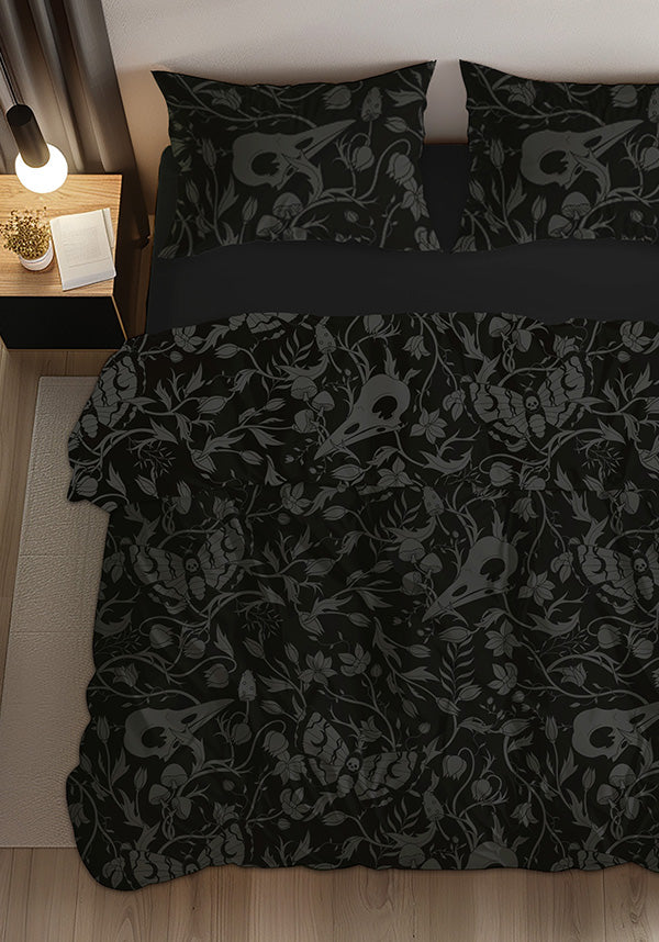 Grey Phantom Woods Queen Quilt Set with Mysterious Motifs