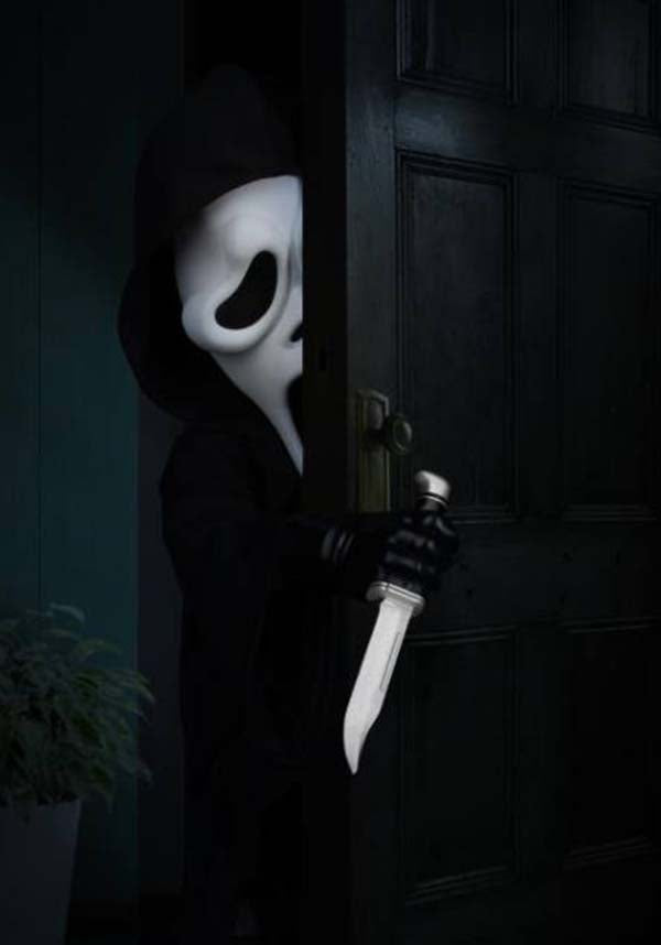15-Inch Mega Scale Scream: Ghostface Action Figure
