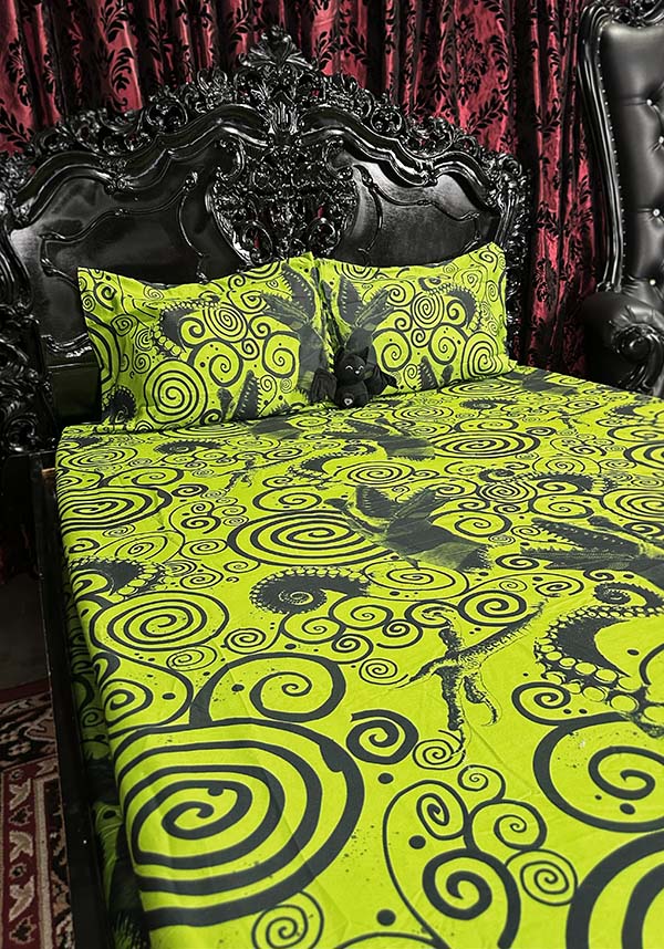 Beetlejuice Themed Sandworm Pattern [Green] King-Size Bed Sheet Set