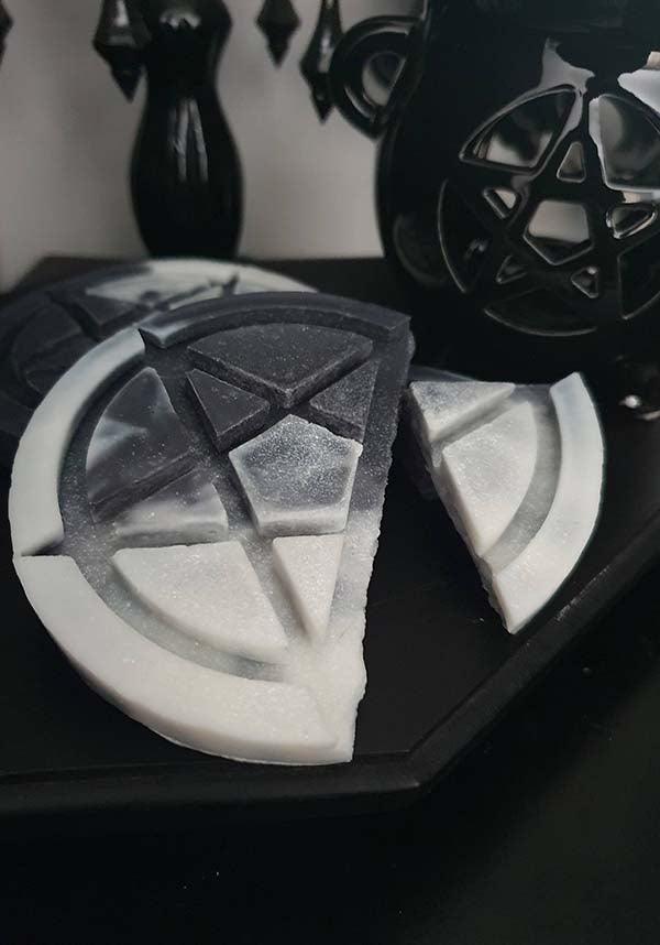 Enchanting Pentagram Wax Melt with Oud, Amber & Musk Fragrance