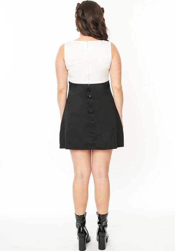 1960s Style Black and White Color - Blocked Pumpkin Head Embroidered Shift Dress