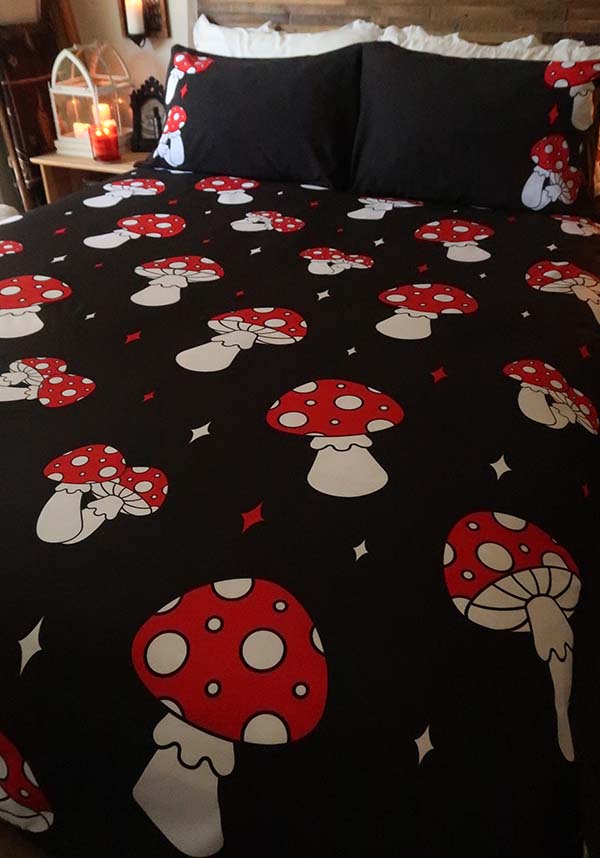 Amanita Nightmare Gothic King Quilt Set with Mystical Star Design