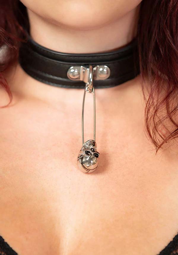 Adorable Chaos Style PU Choker Necklace with Metal Safety Pin and Skull Pendant