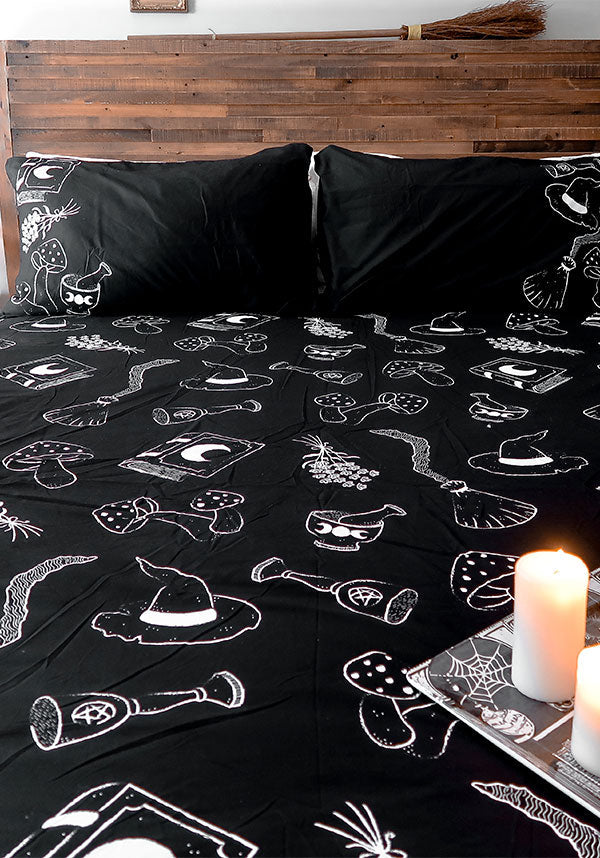 Cottage Witch Themed Queen Size Quilt Set for Bed
