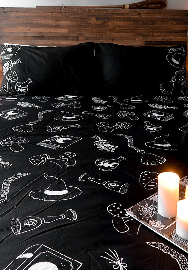 Cottage Witch Themed Queen Size Quilt Set for Bed