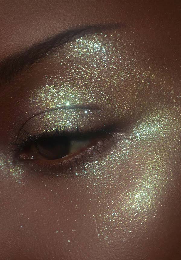 Emerald Eclipse Loose Pigment: Stunning Iridescent Green Sparkle