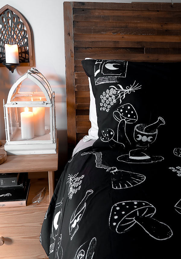 Cottage Witch Themed Queen Size Quilt Set for Bed