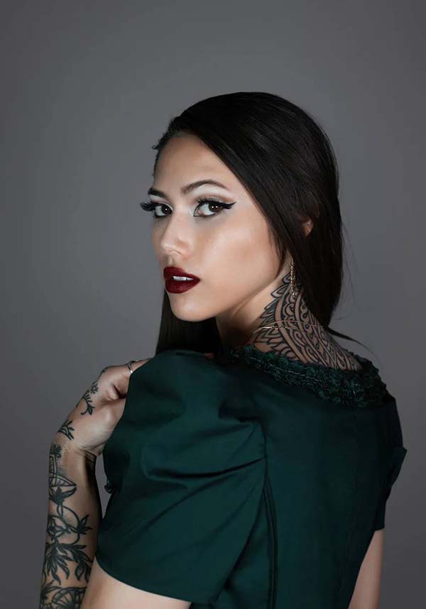 Lively Ghosts Emeraude Gothic Elegance Short Sleeve Dress
