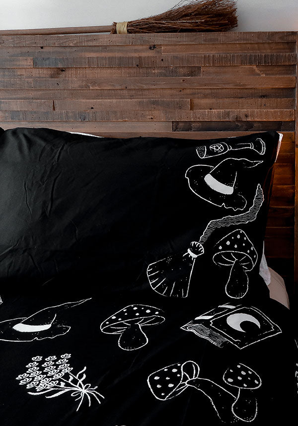 Cottage Witch Themed Queen Size Quilt Set for Bed