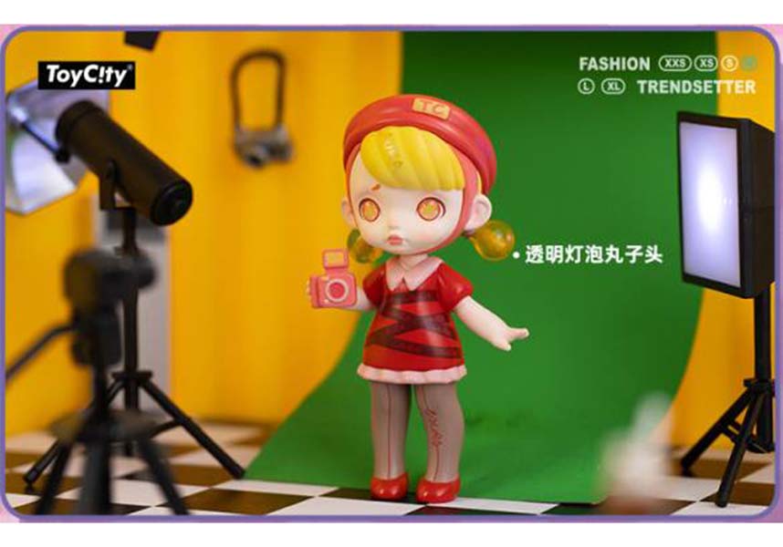 Toycity Laura Fashion Trendsetter Blind Box Collectible Figure