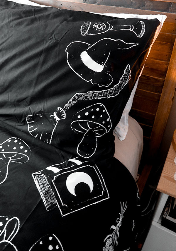 Cottage Witch King - Sized Quilt Set for Enchanting Bedrooms
