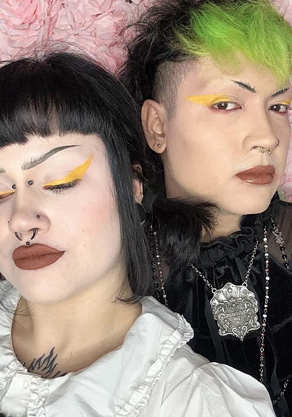 Crybaby Soda Pop Eyeliner - A Unique Pigment Cake Eyeliner Product