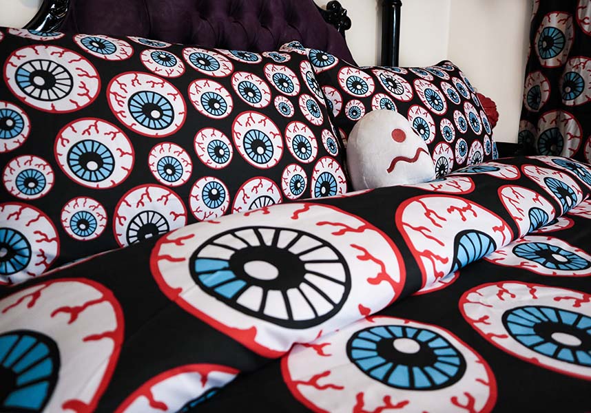 King - Sized Eyeball Quilt Set for Unique Bedroom Decor